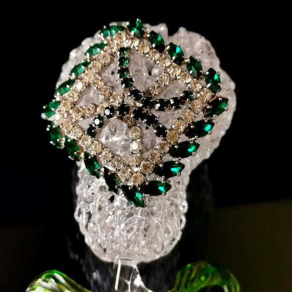 Vintage Emerald and Crystal Square Rhinestone Brooch and Earrings Set - Picture 5 of 6